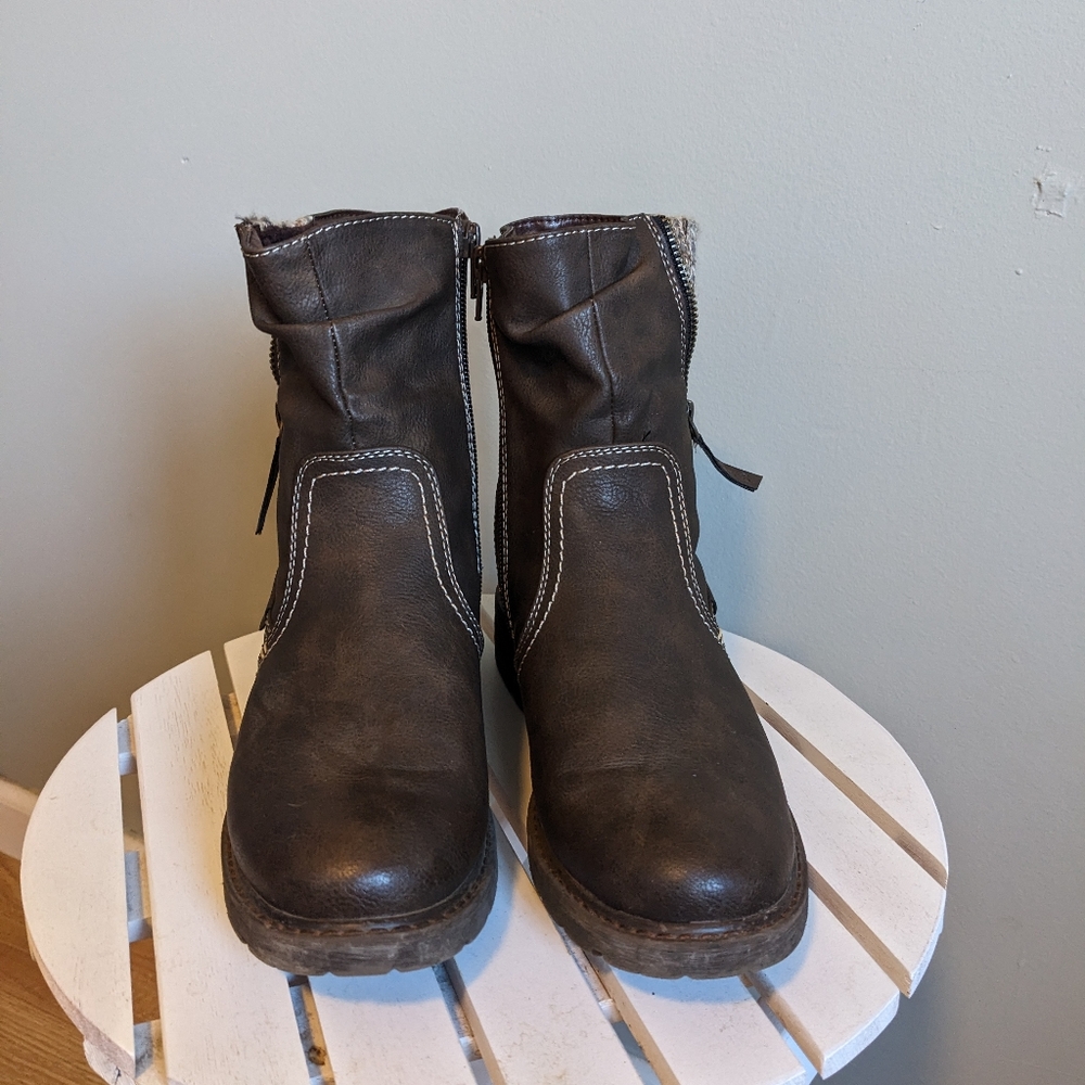 Muk Luk Luk-ees Dark Brown Sweater Top Ankle Boots, size 9
